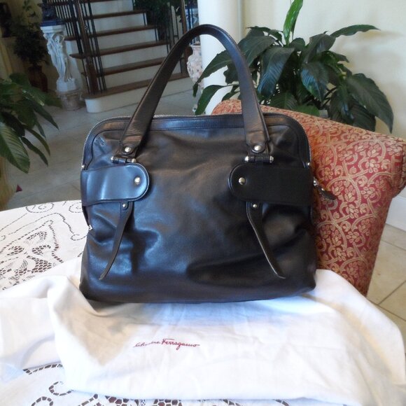 Salvatore Ferragamo Black Lamb Skin Leather "Gancio" Shoulder Bag - Picture 3 of 16